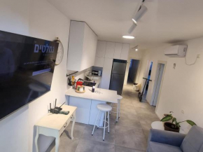 Prime location 3 Master Bedrooms at Dizingoff